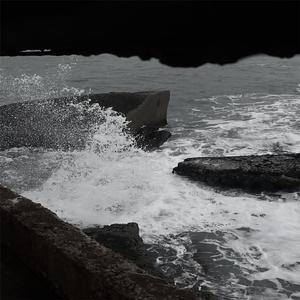 他捧着她的乳峰吮咬玩弄电视剧
